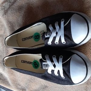 Converse sneaker -size 8